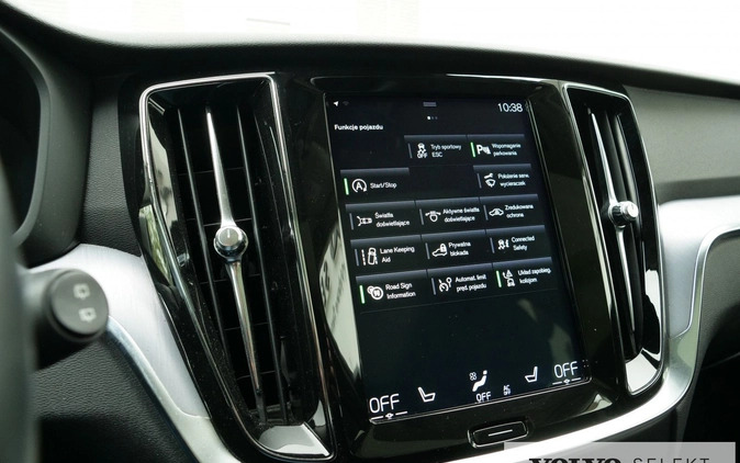 Volvo V60 cena 114900 przebieg: 121660, rok produkcji 2019 z Pilawa małe 596